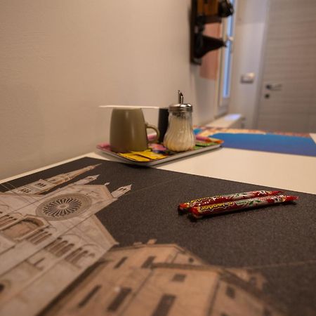 La Pomposa Del Teatro Hotel Modena Kültér fotó